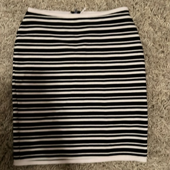I ♥️Ronson black and white striped skirt - Picture 1 of 2